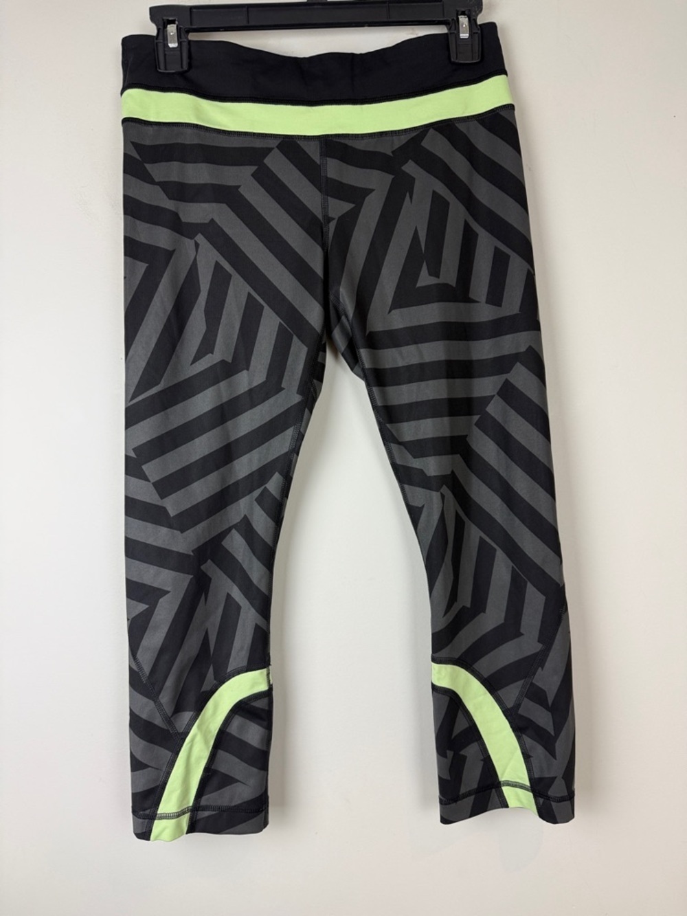Lululemon Inspire II Crop Seawheeze 2014 Size 6